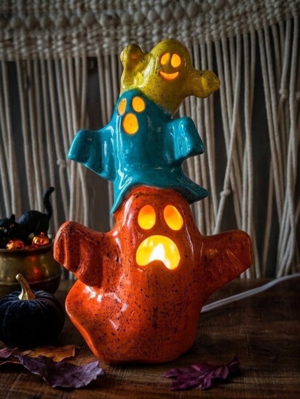 🎃 Vintage Stacked Ghost Light – Plug-In 9” Tall, Fun & Colorful Halloween Decor